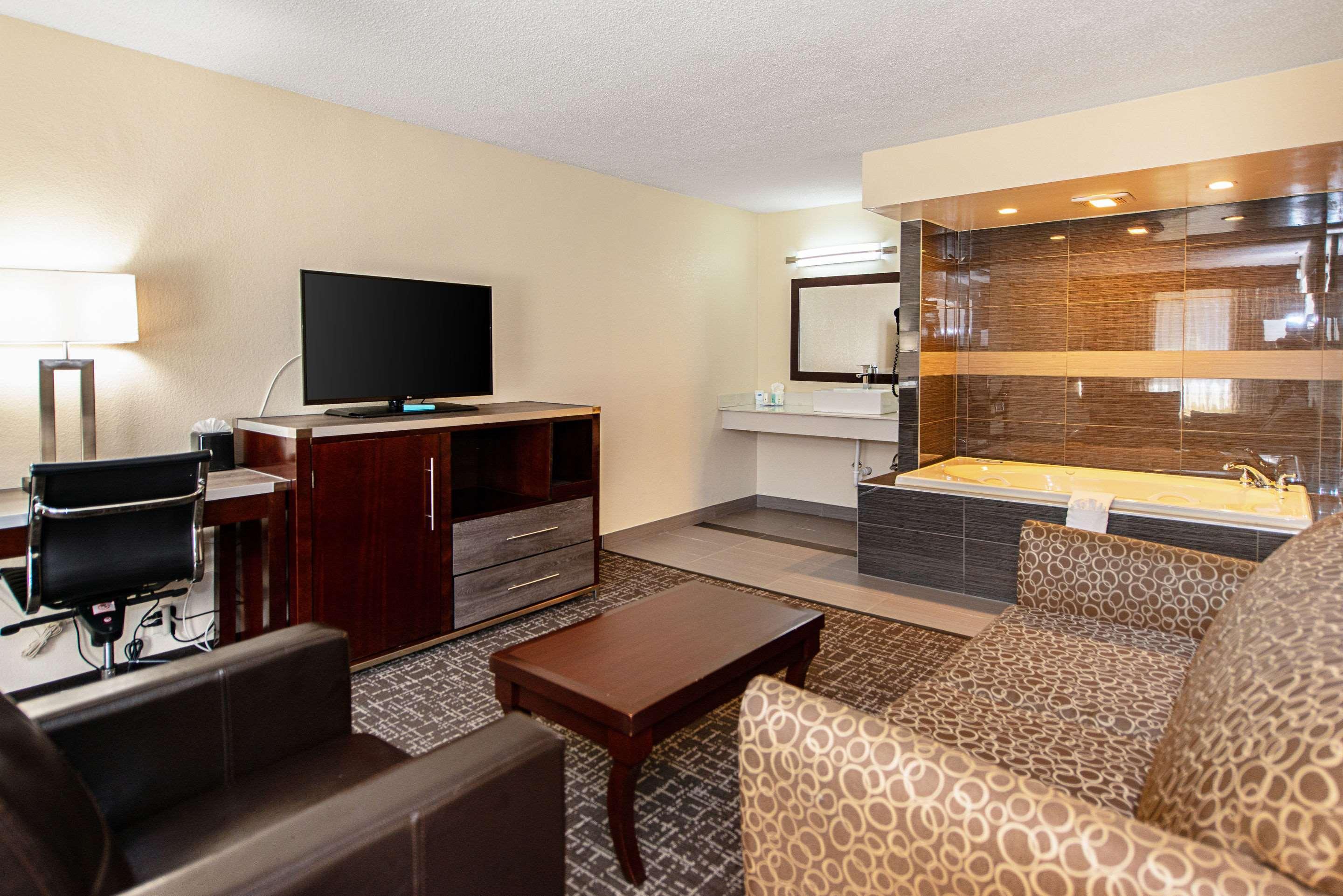 New Hope Inn & Suites מראה חיצוני תמונה